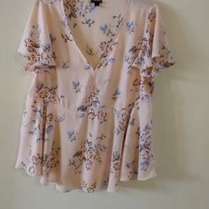 LADIES TORRID FLORAL BLOUSE SIZE 1